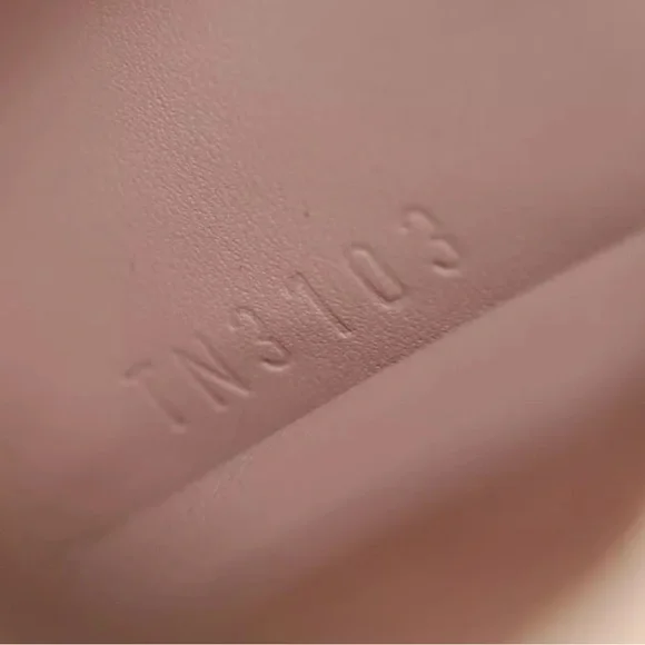 LOUIS VUITTON VERNIS PALE PINK MULTICLES KEY CASE - Picture 8 of 12